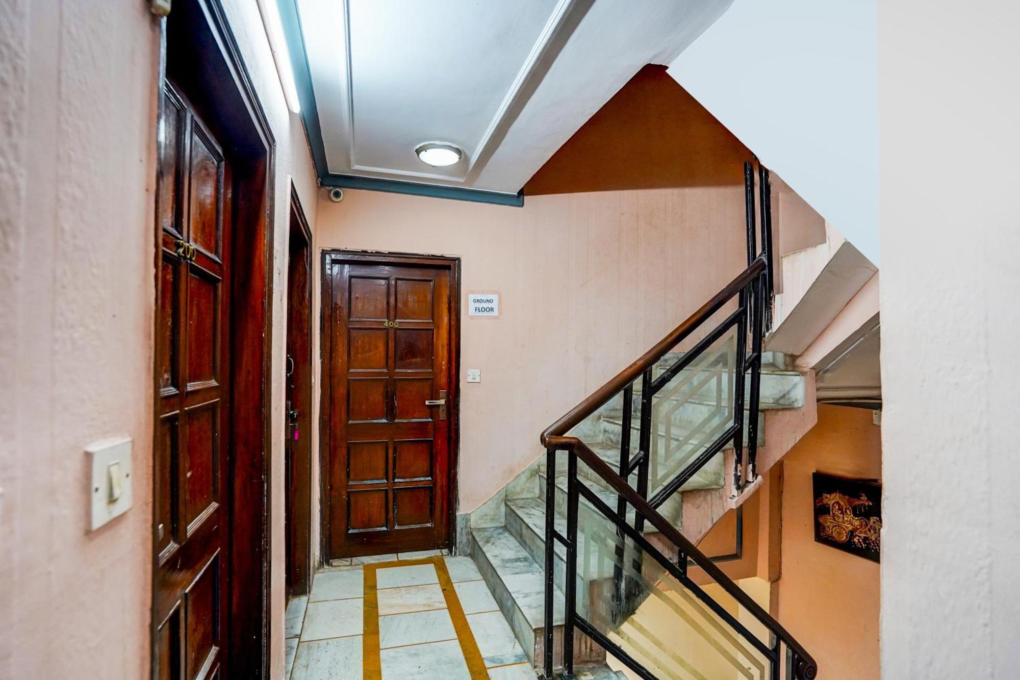 Hotel O Iconic Residency New Delhi Exterior photo