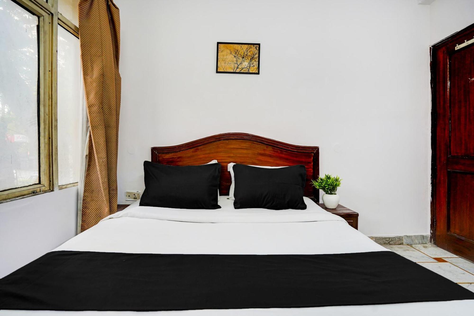 Hotel O Iconic Residency New Delhi Exterior photo